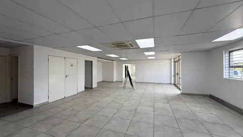  Riverview Park, 3 River Road, Janadel Avenue has a 2344m² Office Space Available To Let (39)